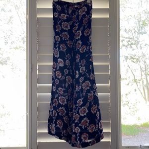Billabong pants - navy floral.